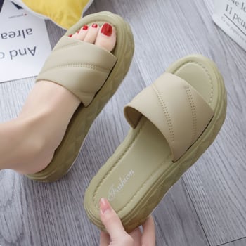 Női egypántos platformos szandál, PVC felsőrész, PVC talp, körkörös orr, bélés nélkül, nyári viselet
