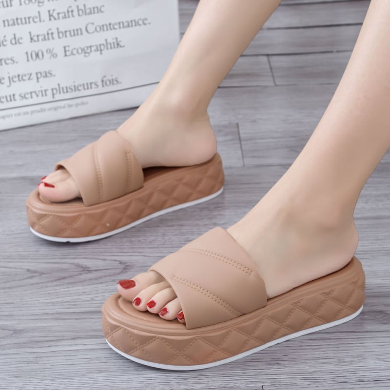 Női egypántos platformos szandál, PVC felsőrész, PVC talp, körkörös orr, bélés nélkül, nyári viselet