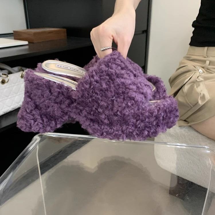 Ženske sandale s platformom, otvoreni prsti, umjetno pliš na gornjoj strani, gumena potplata, bez podstava, zima 2025