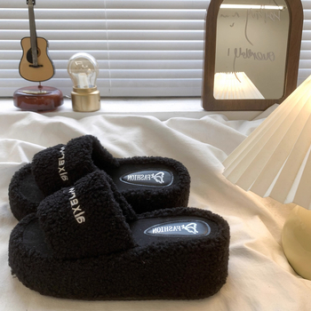 Ženske platforme sandale, 7 cm visine, gornji dio od ovčje vune, jednopasni remen, gumeni potplat, zaobljena špička