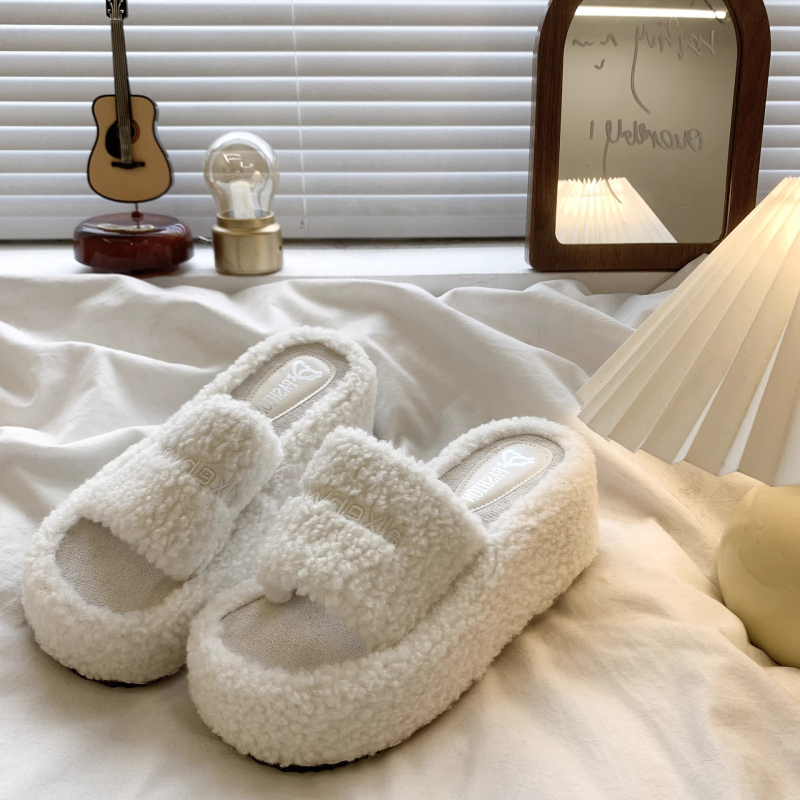 Ženske platforme sandale, 7 cm visine, gornji dio od ovčje vune, jednopasni remen, gumeni potplat, zaobljena špička