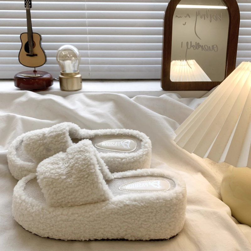 Ženske platforme sandale, 7 cm visine, gornji dio od ovčje vune, jednopasni remen, gumeni potplat, zaobljena špička