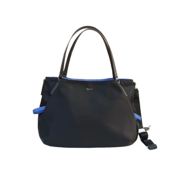 Nylon válltáska latch-stílusban, akril belsővel, cipzáras nyitás, több belső zseb (Nylon; Latch Bag style; Acrylic lining; Zipper opening; Multiple inner pockets)