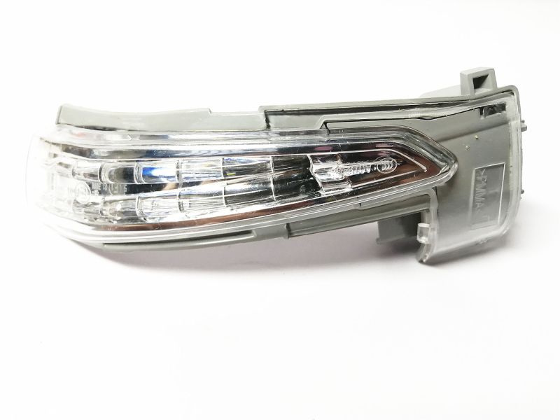 Дясна мигачна светлина LED 4068916/6325J5/6202869 за Peugeot 508/508SW/DS5/C4 Picasso/C5, 13.5V, 0.81