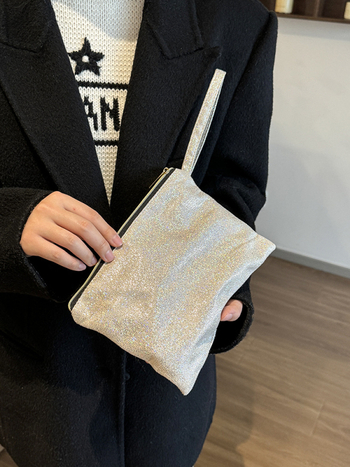 Clutch táska | Poliészter, kis négyszögletes stílus, vízszintes formájú, cipzár, belső zseb a telefonhoz