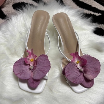Phalaenopsis nyári magassarkú szandál, négyszögletes orrú, PU felsőrész, PU bélés, gumi talp, 2025 nyár