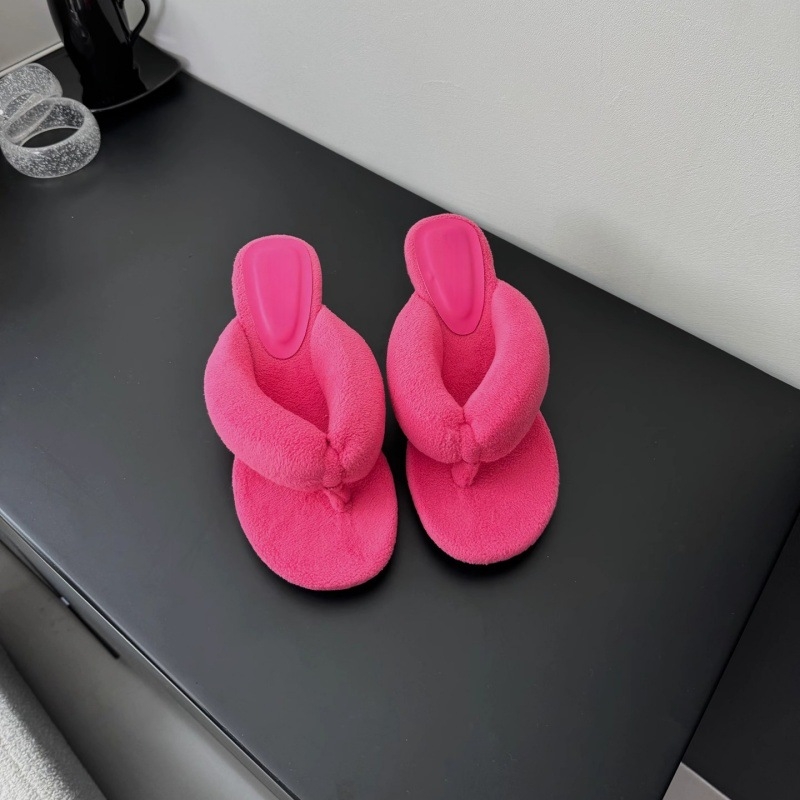 Sandaalid klinilise kontsaga, sõrmede vahel rihmad, leopardimustriga, plüüsiv vooder, kummist tald