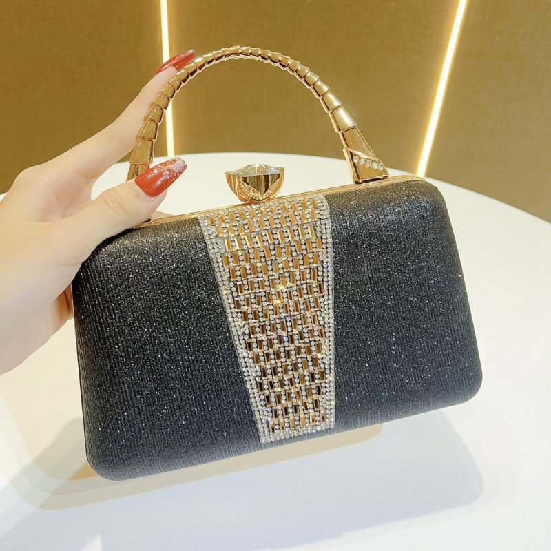 Retro parti clutch lánccal, vízszintes négyzet alakú forma, nyitott felső rész, merev tok, telefon- és személyi igazolvány zsebbel