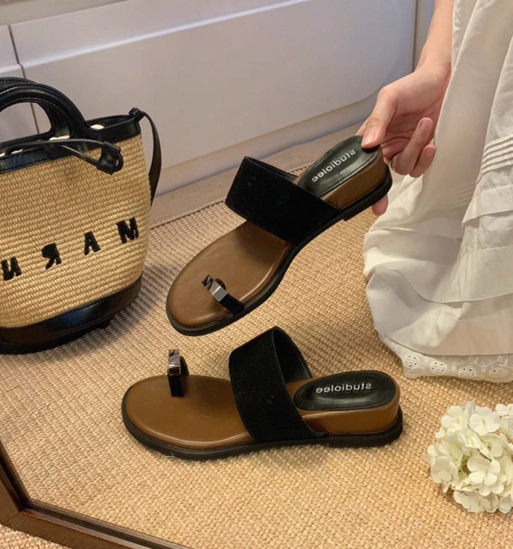 Puhkuslikud slip-on sandaalid varbalõngaga, 4 cm kõrgune tõstmine, pealne ja siserõhk kiudmaterjalist, kummist tald, ümmargune varvas