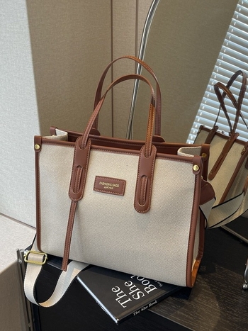 Geantă Tote pentru călătorii, din canvas, formă orizontală dreptunghiulară, închidere cu fermoar, buzunare interioare pentru telefon și documente