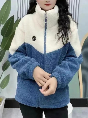 Női középhosszú polár fleece dzseki, laza szabású, álló gallér, cipzárral, hosszú ujjú; anyag: polár fleece; fő anyag: acetát 70–80%