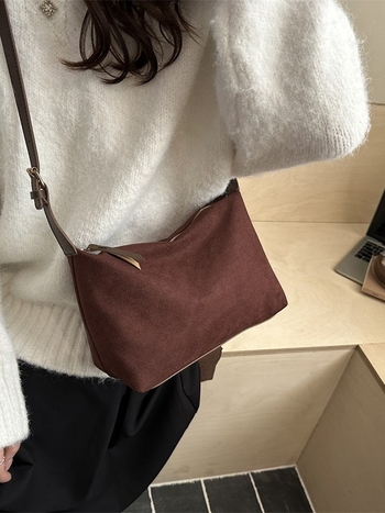 Geantă crossbody din nailon, stil urban minimalist, formă de cutie, închidere cu fermoar, Iarna 2025