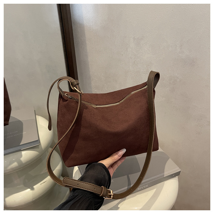 Geantă crossbody din nailon, stil urban minimalist, formă de cutie, închidere cu fermoar, Iarna 2025