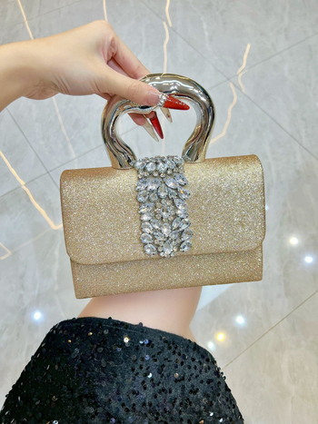Ženska clutch torba, horizontalni kvadratnog oblika, poliester, magnetsko zatvaranje, unutarnji pretinac za telefon