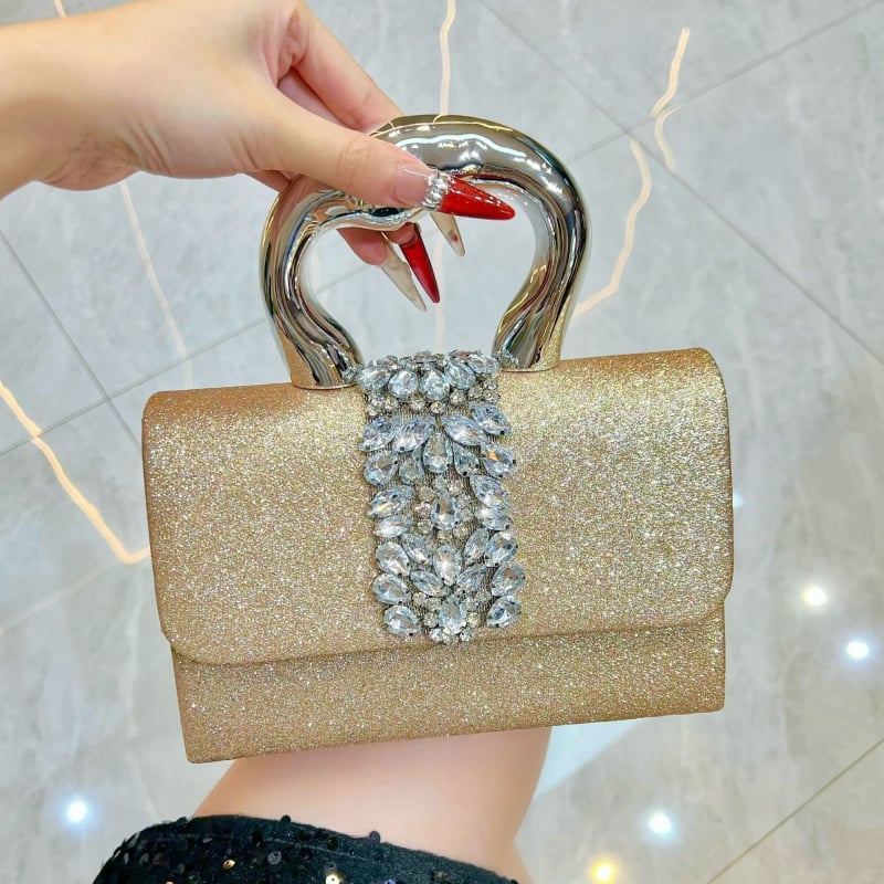 Ženska clutch torba, horizontalni kvadratnog oblika, poliester, magnetsko zatvaranje, unutarnji pretinac za telefon
