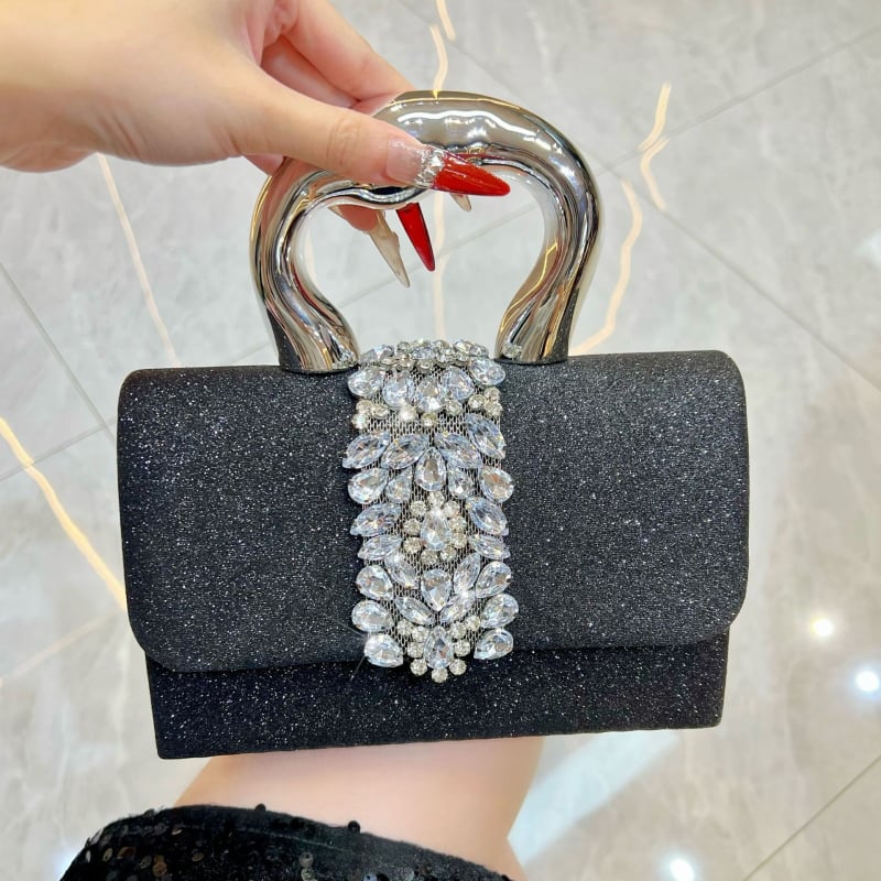 Ženska clutch torba, horizontalni kvadratnog oblika, poliester, magnetsko zatvaranje, unutarnji pretinac za telefon