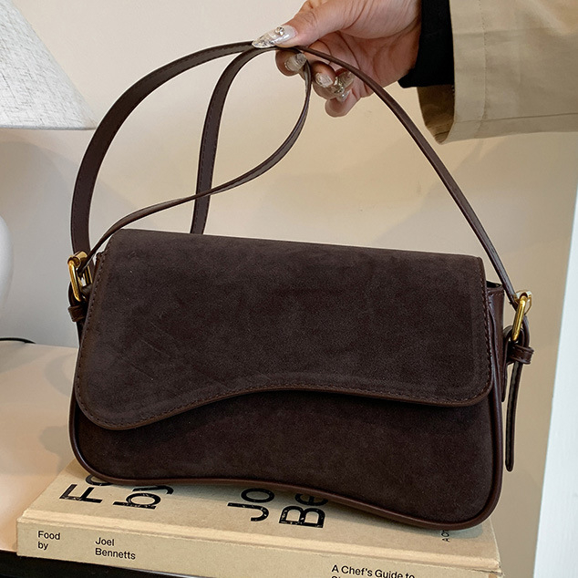 Geantă de umăr texturată din PU, stil urban simplu, închidere magnetică, formă orizontală pătrată, buzunar interior cu fermoar și buzunar pentru telefon