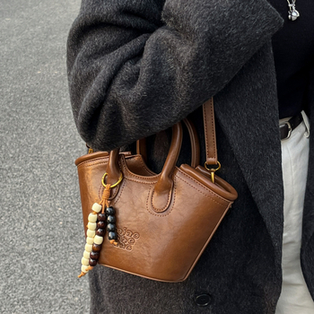 Geantă crossbody pentru femei, minimalism urban, material PU, formă orizontală pătrată, fermoar