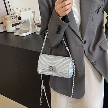 Geantă de umăr din piele, curea în lanț, formă rotundă ca pernă, închidere cu fermoar, căptușeală din poliester, buzunar interior cu fermoar