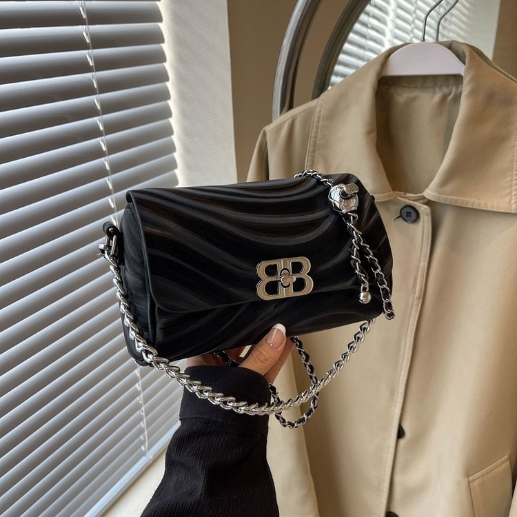 Geantă de umăr din piele, curea în lanț, formă rotundă ca pernă, închidere cu fermoar, căptușeală din poliester, buzunar interior cu fermoar