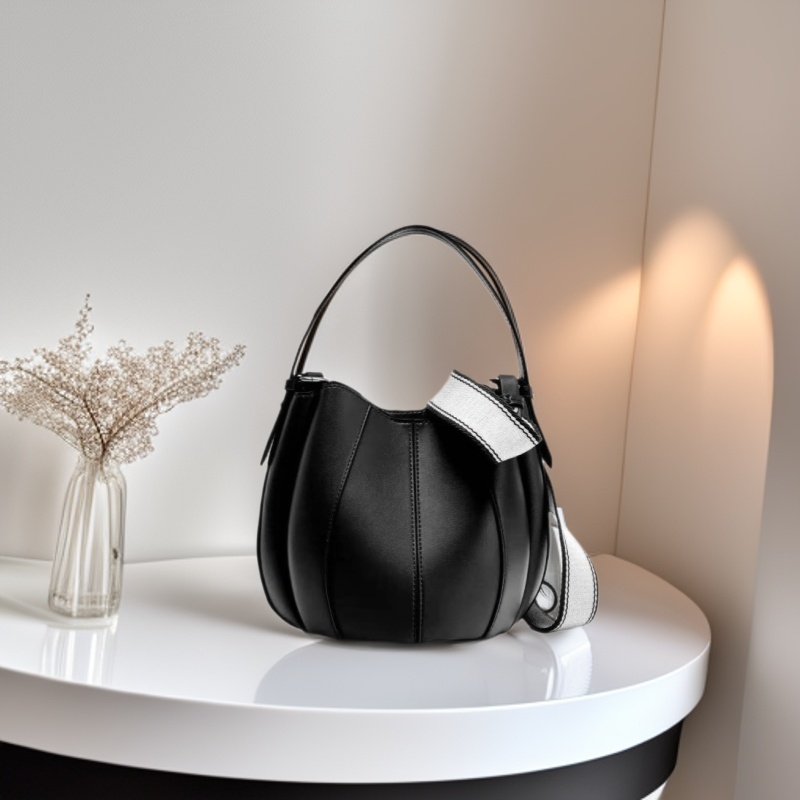 Geantă tip găleată din PU, Mărime medie, Închidere cu cataramă magnetică, Primăvara 2025