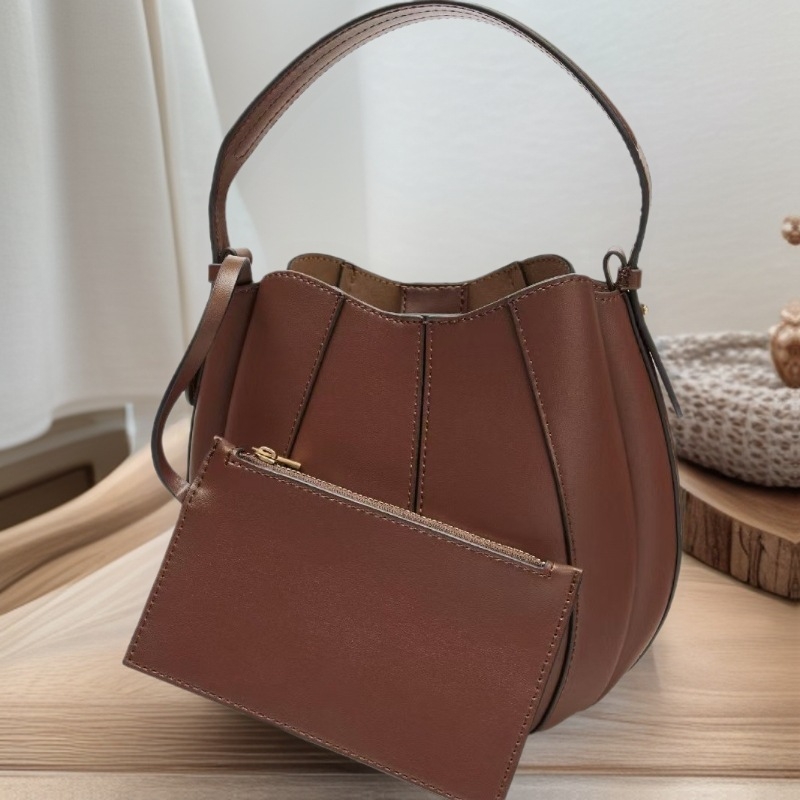 Geantă tip găleată din PU, Mărime medie, Închidere cu cataramă magnetică, Primăvara 2025