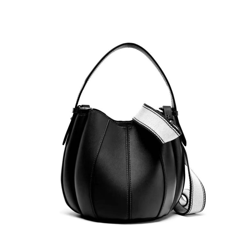 Geantă tip găleată din PU, Mărime medie, Închidere cu cataramă magnetică, Primăvara 2025