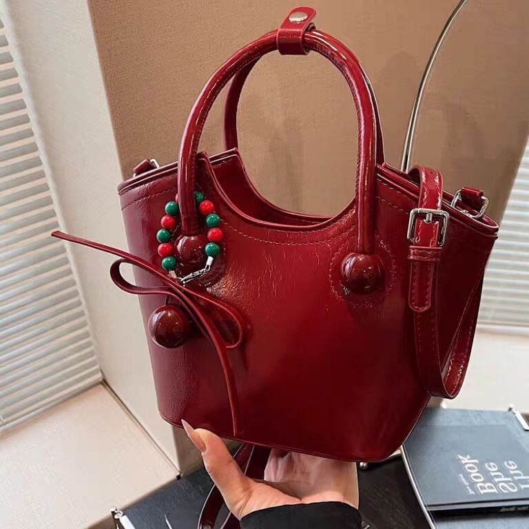 Geantă bucket din PU cu fermoar, stil urban minimalist, buzunare interioare pentru telefon și card de identificare