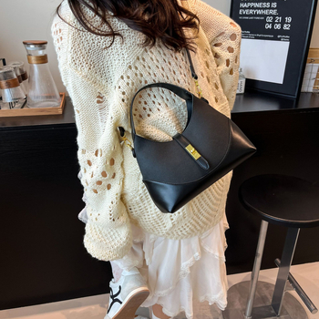 Geantă PU, stil urban minimalist, siluetă orizontală dreptunghiulară, închidere cu cataramă, căptușeală din poliester, bretea cu o singură curea.