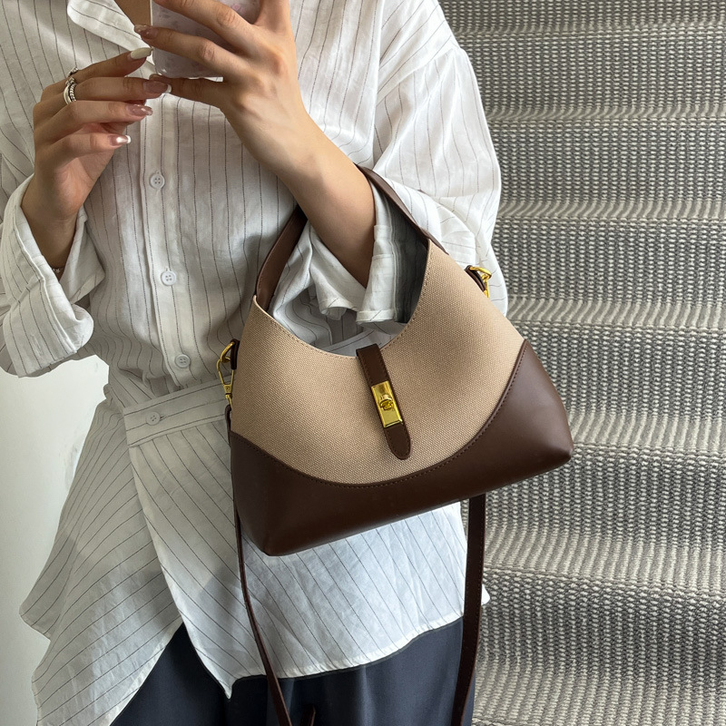 Geantă PU, stil urban minimalist, siluetă orizontală dreptunghiulară, închidere cu cataramă, căptușeală din poliester, bretea cu o singură curea.