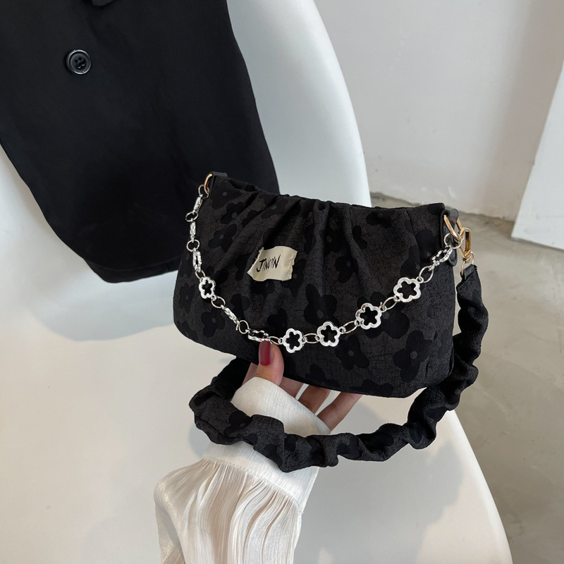 Geantă mică din nylon, pătrată, cu lanț — crossbody, buzunar deschis, material moale