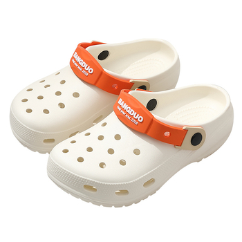 Uniszex lyukas cipő – EVA felső és talp, csúszásmentes, talp 3-4 cm, injektálási öntési technológia