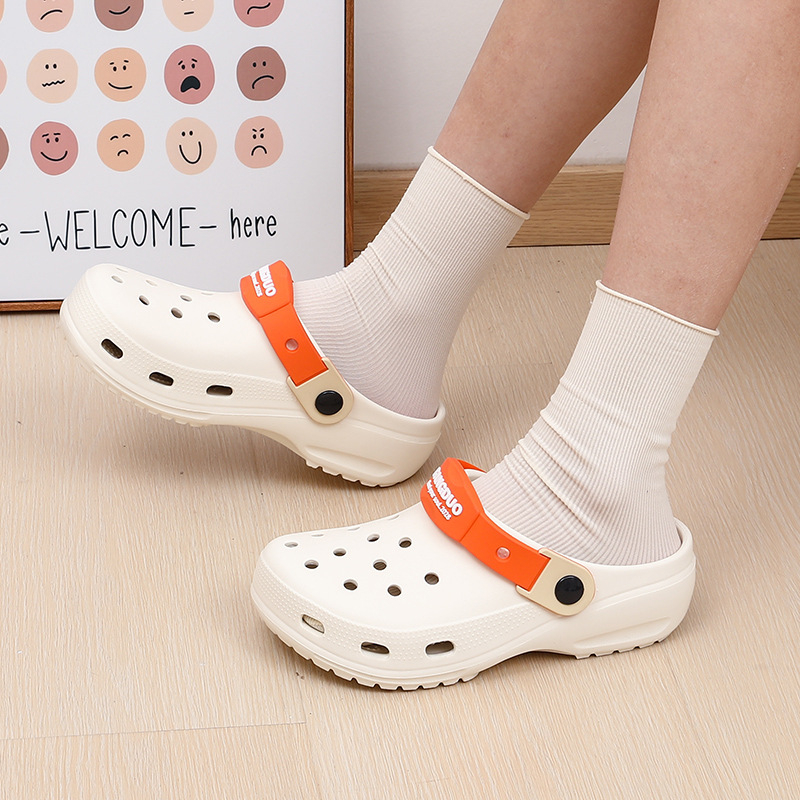 Uniszex lyukas cipő – EVA felső és talp, csúszásmentes, talp 3-4 cm, injektálási öntési technológia