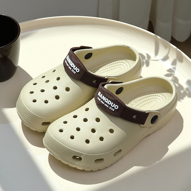 Uniszex lyukas cipő – EVA felső és talp, csúszásmentes, talp 3-4 cm, injektálási öntési technológia