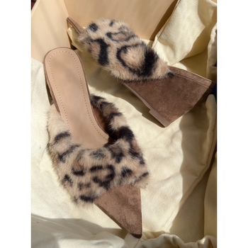 Sandale feminine leopard cu blană, toc în formă de pană – partea superioară nubuk, talpă din cauciuc, vârf ascuțit, stil coreean, vara 2025