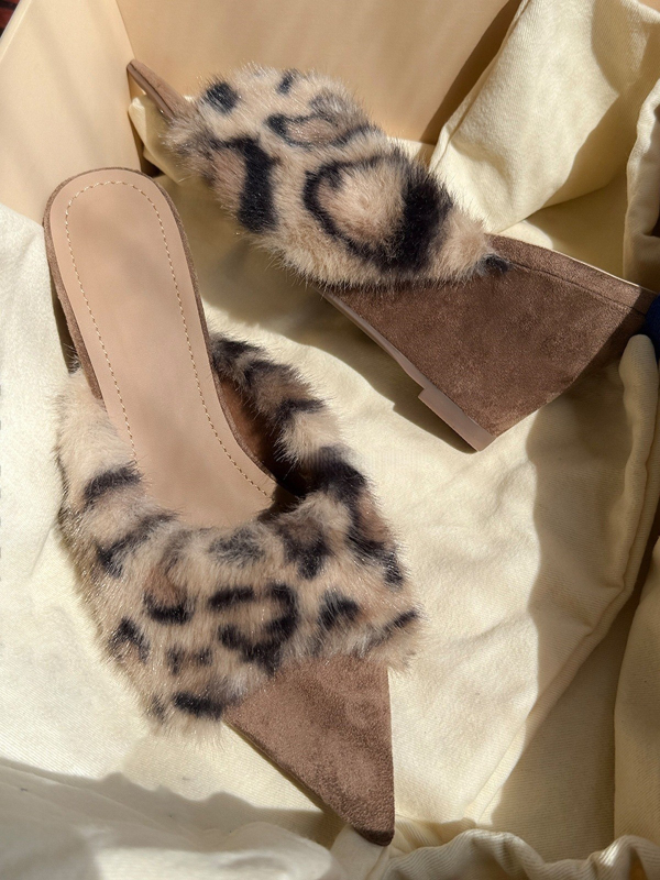 Sandale feminine leopard cu blană, toc în formă de pană – partea superioară nubuk, talpă din cauciuc, vârf ascuțit, stil coreean, vara 2025