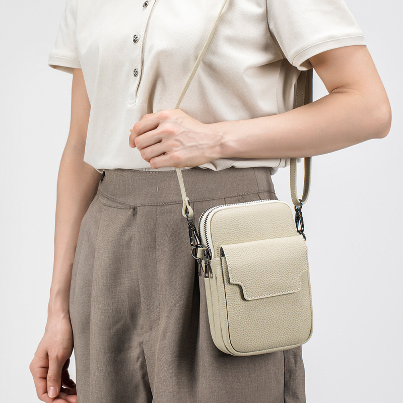 Natūralios odos mobiliojo telefono dėklas su užtrauktuku, vertikalus kvadratinio silueto, vidinė kišenė telefonui, miesto minimalistinis dizainas