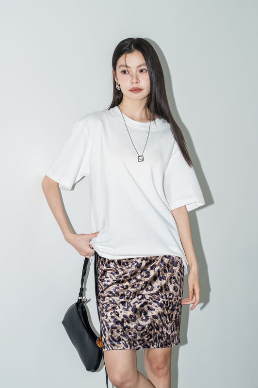 Női T-shirt combed pamutból, pulover stílus, rövid ujjú, kerek nyak, lazább szabás