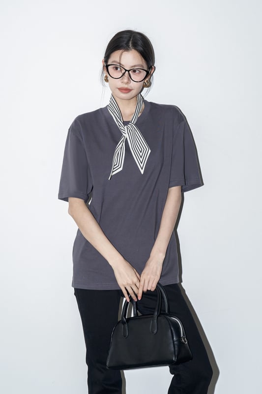 Női T-shirt combed pamutból, pulover stílus, rövid ujjú, kerek nyak, lazább szabás