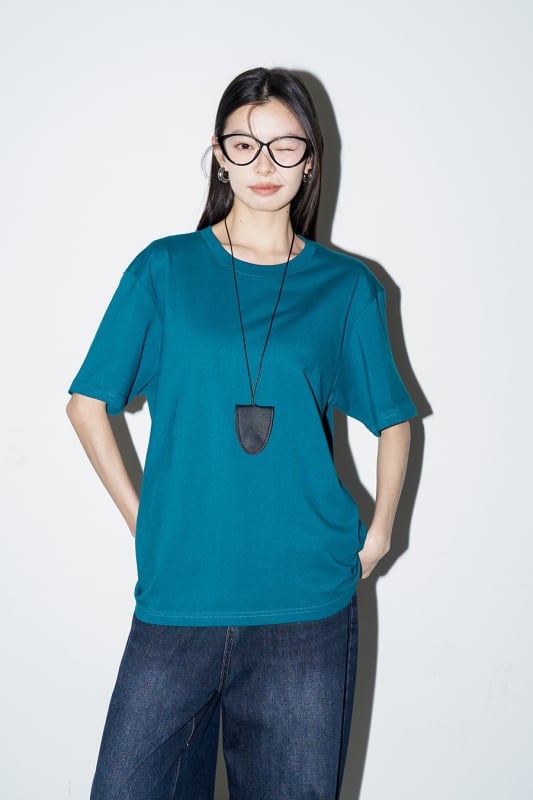 Női T-shirt combed pamutból, pulover stílus, rövid ujjú, kerek nyak, lazább szabás