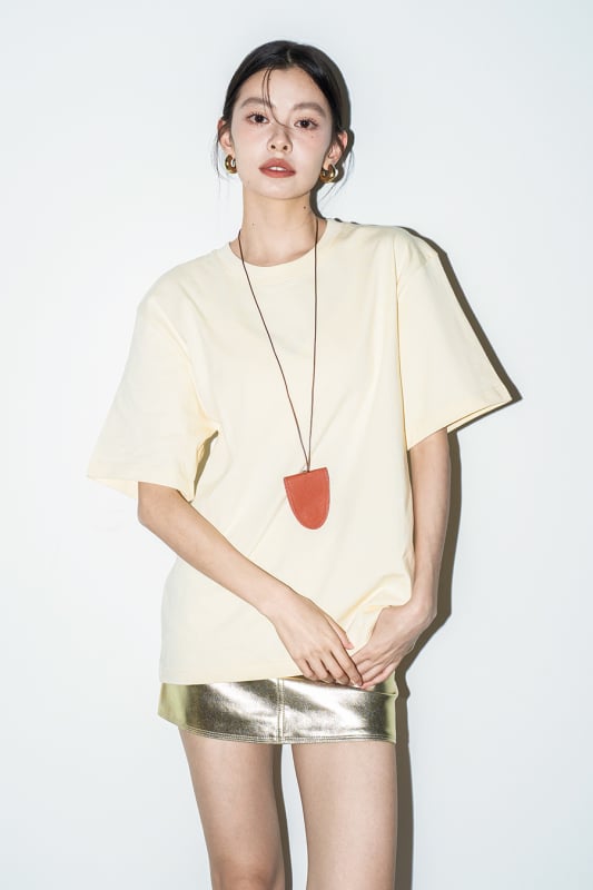 Női T-shirt combed pamutból, pulover stílus, rövid ujjú, kerek nyak, lazább szabás