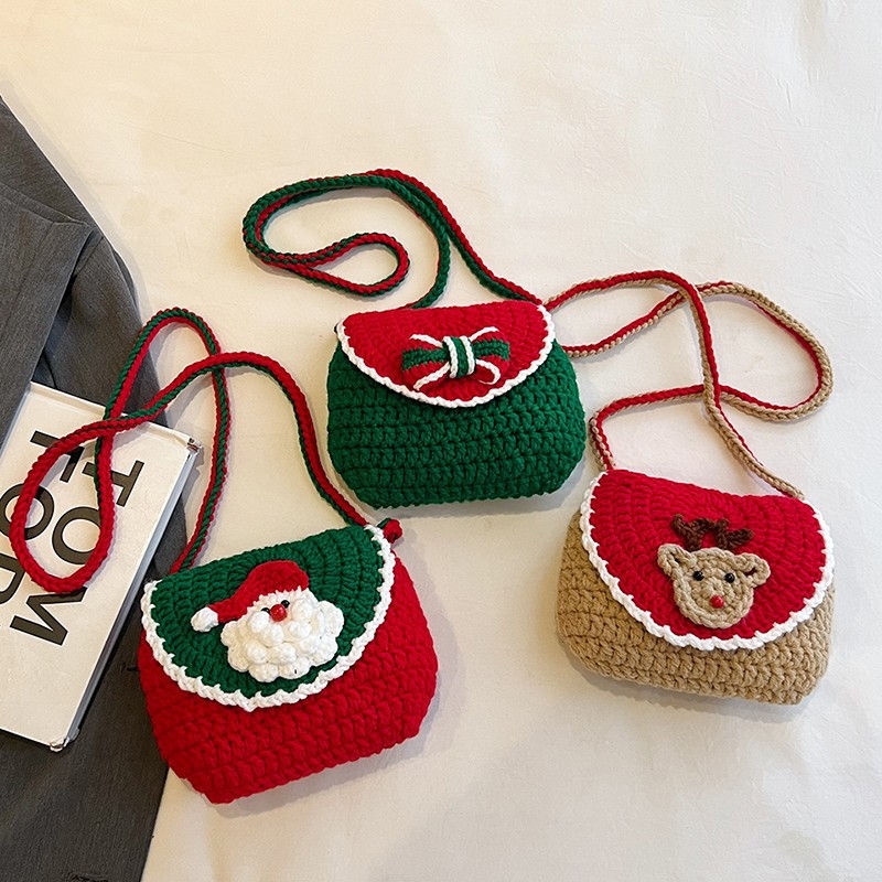 Plüss anyagú crossbody táska Mikulás karikatúra mintával – mágneses zár, belső telefonzseb