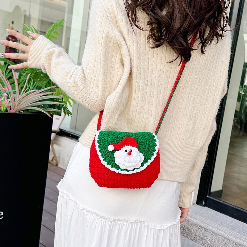 Plüss anyagú crossbody táska Mikulás karikatúra mintával – mágneses zár, belső telefonzseb