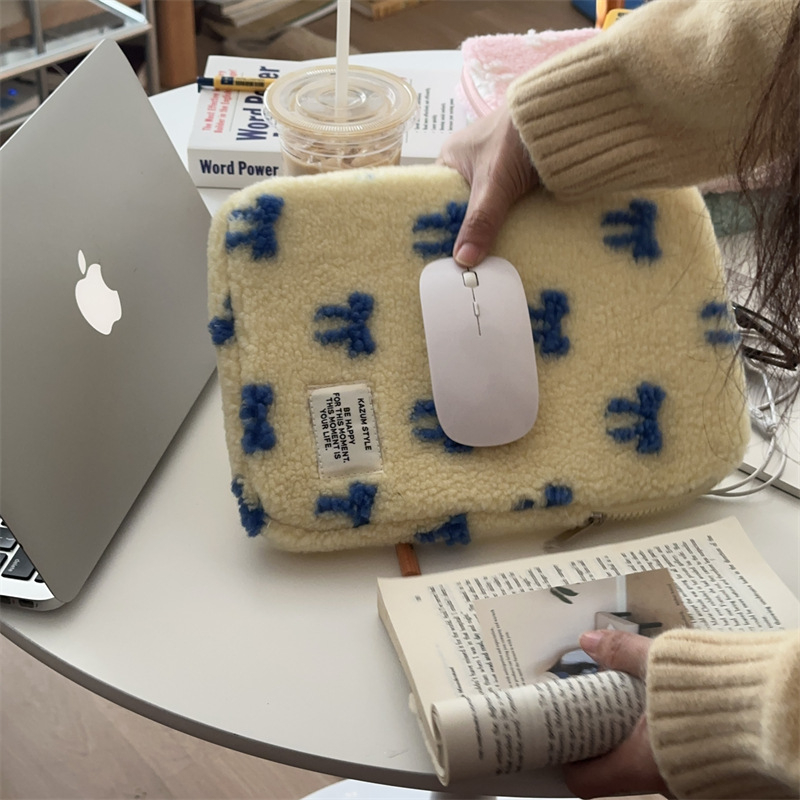 iPad tableti kott, plüüsi materjal, naistele, talv 2024