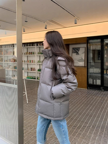 Kabát s perím s výplňou z bieleho kačacieho peria, obsah peria 86–90%, kapucňa, hrubý