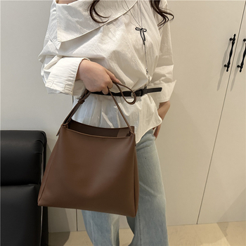 PU tote kott tõmblukuga, polüestervooder, horisontaalne ruudukujuline kuju, sisemine tõmblukukott, üks õlarihm, igapäevaseks kasutamiseks, suvi 2025