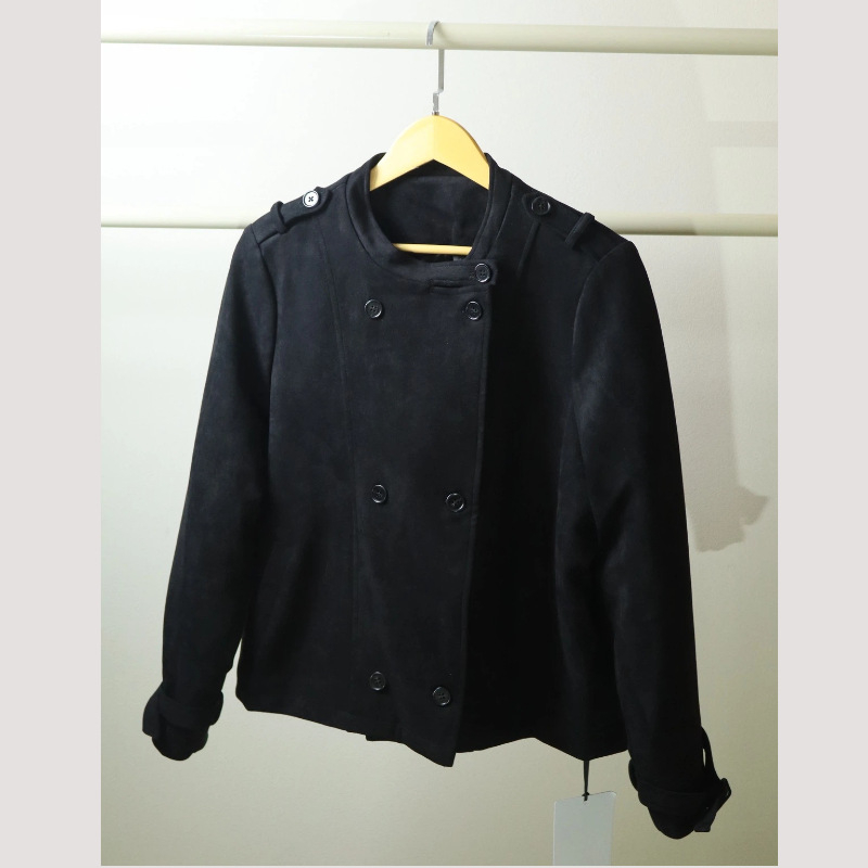 Női téli velúr párnázott motorkerékpárdzseki, laza szabású, dupla gombos záródás, középmagas hossz, poliészter-spandesz anyag