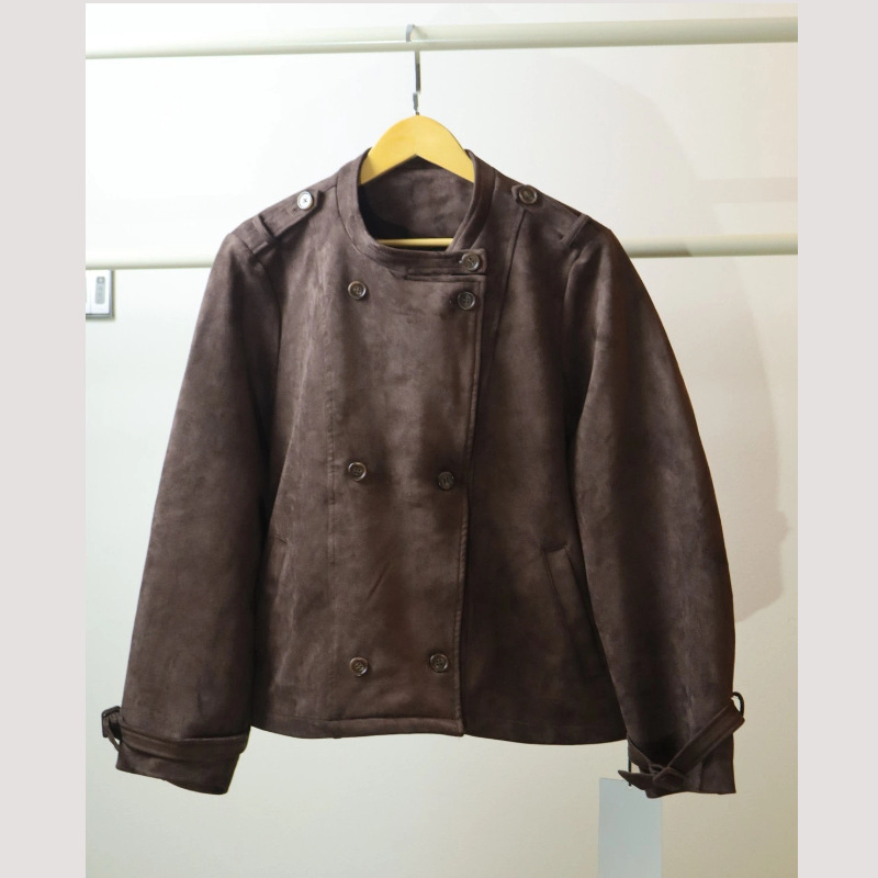 Női téli velúr párnázott motorkerékpárdzseki, laza szabású, dupla gombos záródás, középmagas hossz, poliészter-spandesz anyag