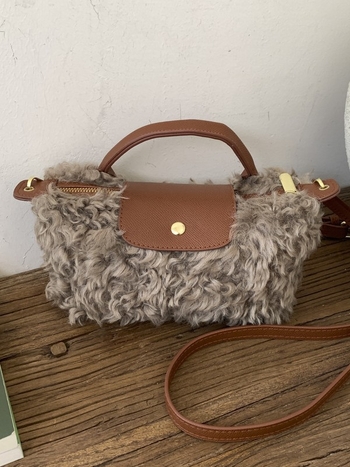 Moters krepšys per petį — miesto paprastas stilius, PU medžiaga, dumpling formos, užtrauktuko uždarymas, poliesterio vidus