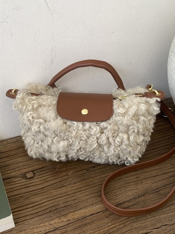 Moters krepšys per petį — miesto paprastas stilius, PU medžiaga, dumpling formos, užtrauktuko uždarymas, poliesterio vidus